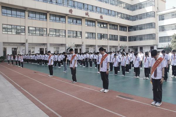 升旗 (7) 升旗 (7)